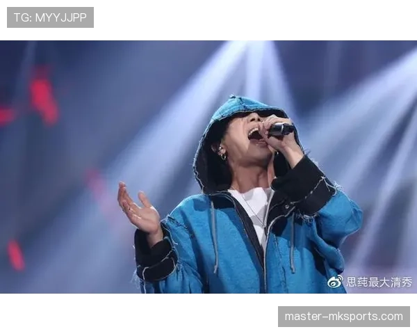 我就说，费钰婷赛场冷静得像机器人，私下掏包随手就是大牌，这反差笑死我