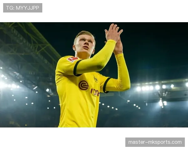 本泽马与哈兰德：全能型前锋与终结型射手的战术角色差异解析